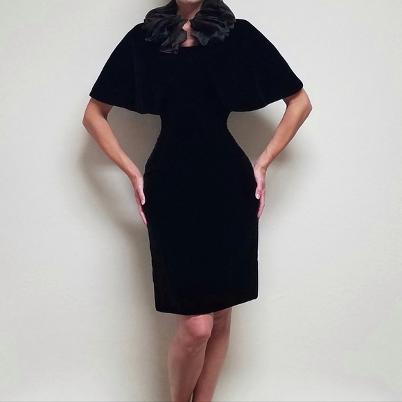 1940s ILGWU Vintage Black Velvet Sheath Dress Ruffle Tulle Collar Mini Cape Set - Picture 3 of 16